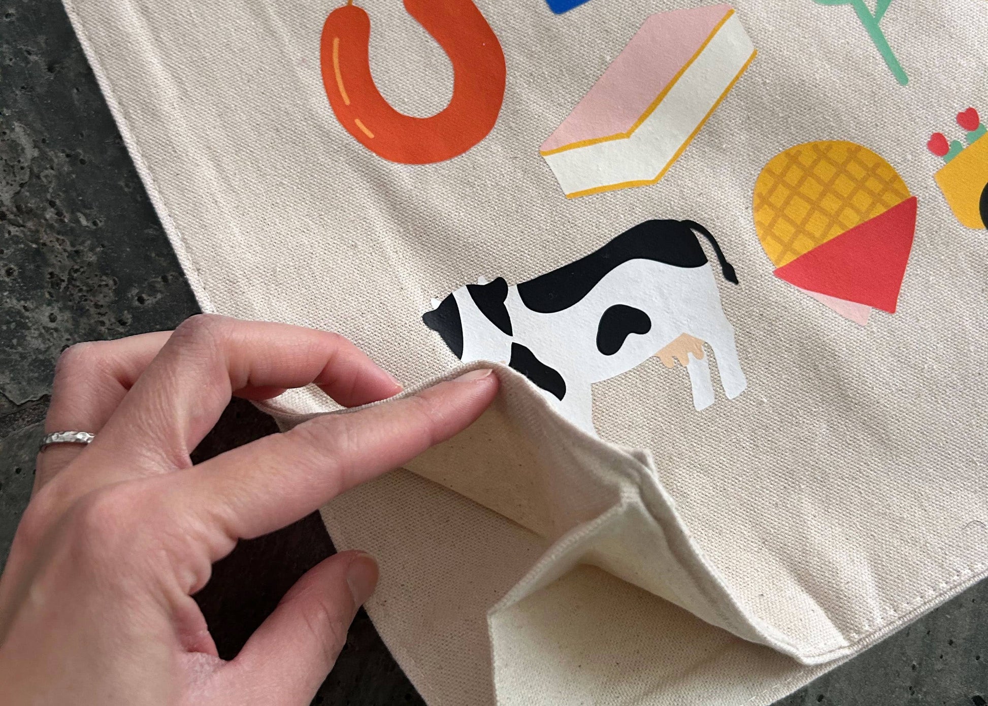 Showing the structure of the Dutch tote bag