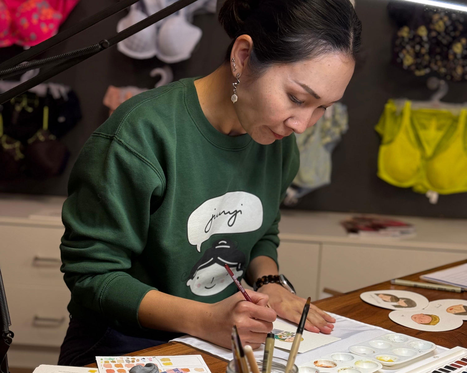 Artist painting portraits live for Record Store Day in Hoorn