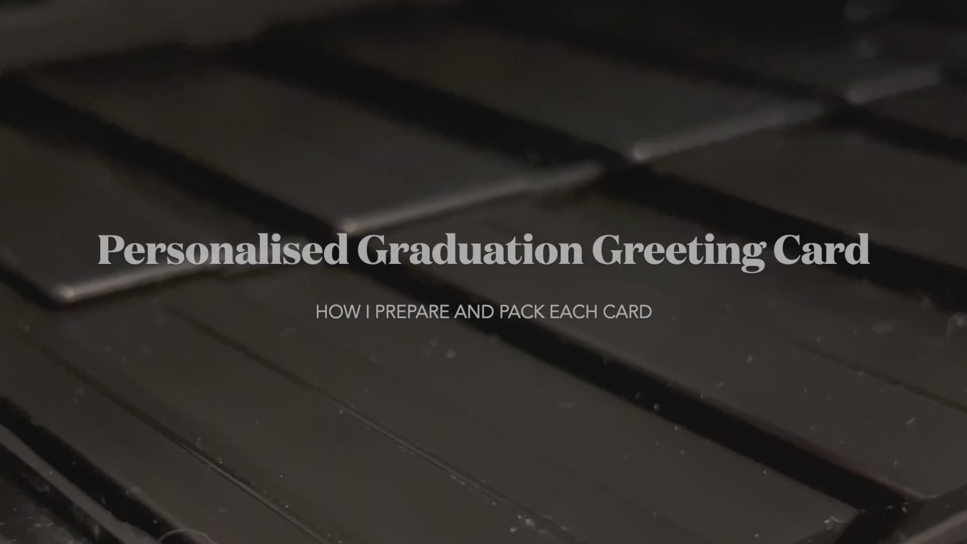 Video laden: A quick look at how I print, prepare and pack a personalised graduation greeting card